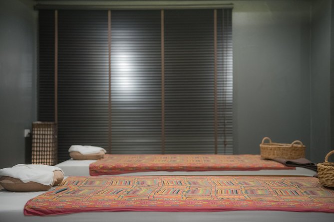 1 Hour Foot Relaxing - Free Transportation - A one-hour foot massage with a gentle approach