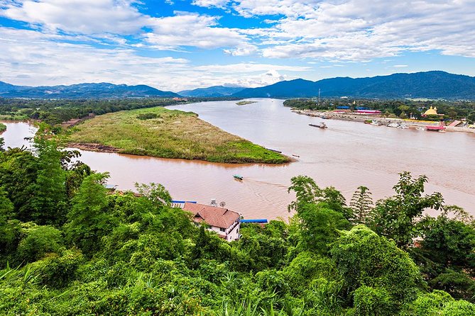2-Day Best of Chiang Rai from Chiang Mai Private Package - White Temple: Chiang Rai’s gleaming modern icon