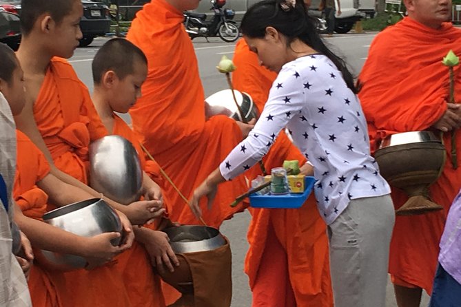 4 highlights: Sticky Waterfall/Elephants/local market /Wat Banden - An early start for a different side of Chiang Mai