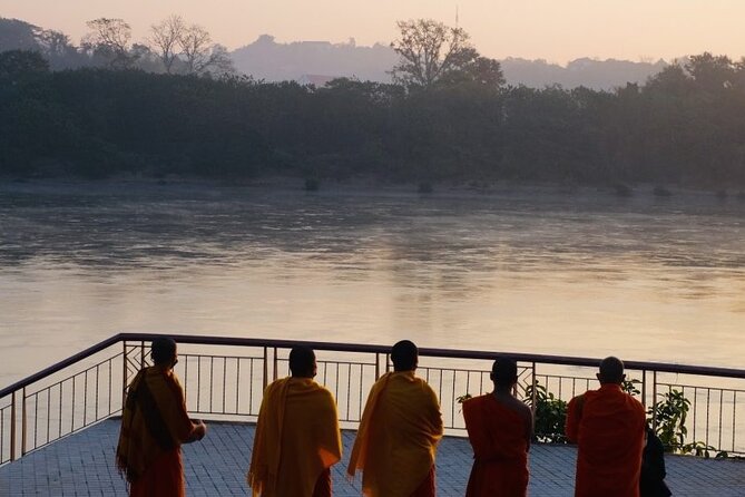 6 Days Golden Triangle Loop from Chiang Mai - Day 2: Chiang Mai, the hot spring, and the White Temple