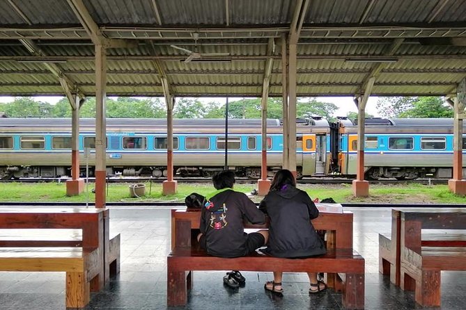 Amazing 1 day Private Tour to visit Lampang Province by train - The local market and everyday Lampang