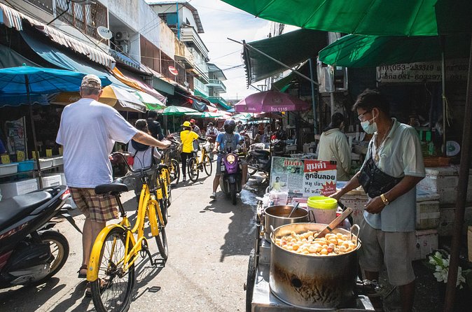 Authentic Chiang Mai 4-Hour Bicycle Tour with Northern Food - Who should book this experience?