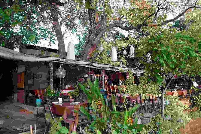 Authentic Chiang Mai 4-Hour Bicycle Tour with Northern Food - Practical details that affect your afternoon
