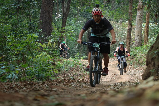 Buffalo Soldier Full Day Mountain Biking Tour Chiang Mai - Lunch beside the trail at noon
