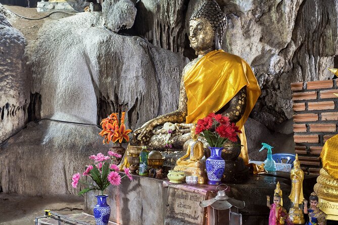 Chiang Dao Cave Trekking Small Group Tour – Full Day - Climbing the rough rock at Buatong