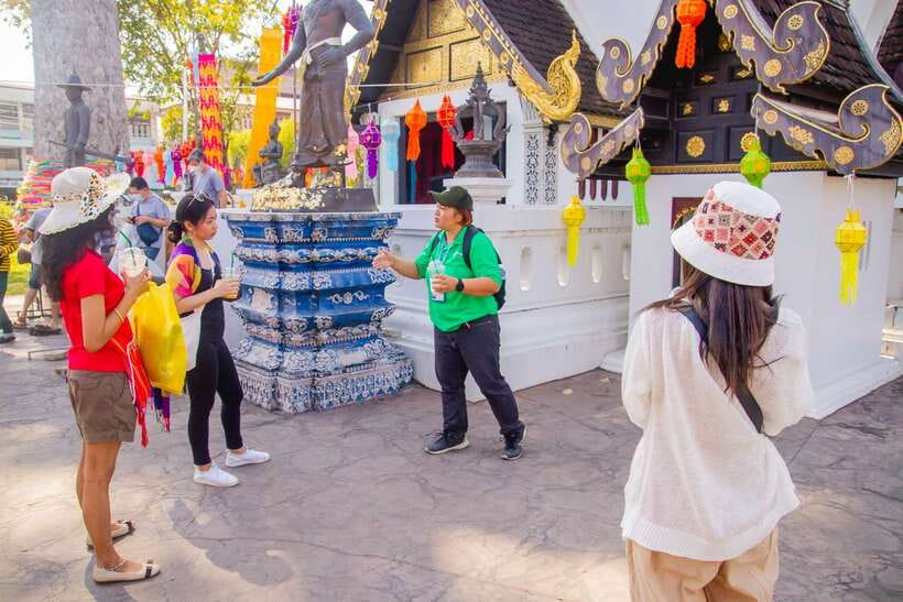 Chiang Mai: 3 Hour Old City and Temples Guided Walking Tour - What your guide adds to the visit