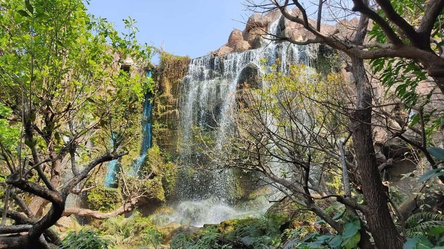 Chiang Mai: Angel Waterfall & Sticky Waterfall & Wat Ban Den - Wat Ban Den and its many stupas
