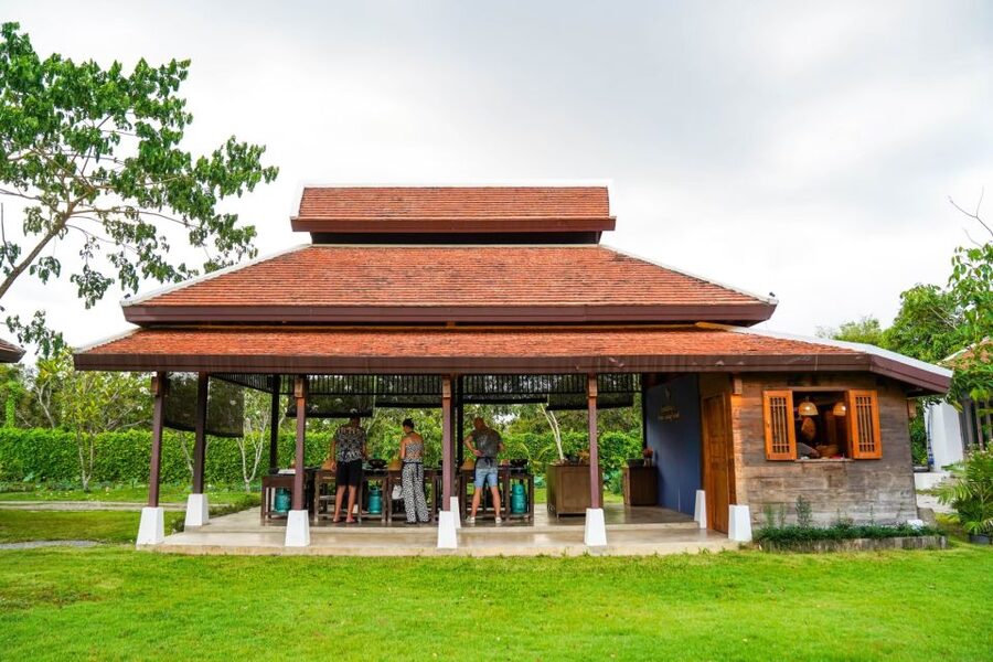 Chiang Mai: Authentic Cooking Class with Market & Farm Visit - Chickens, mushrooms, and herbs in the countryside