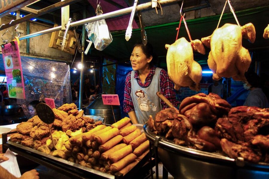 Chiang Mai: Chiang Mai Bar Hopping Guided Night Tour - One hour of jazz at North Gate