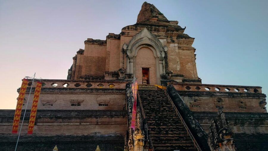 Chiang Mai: Chiang Mai Old City Twilight Walking Tour - Three Kings Monument and the city’s royal story