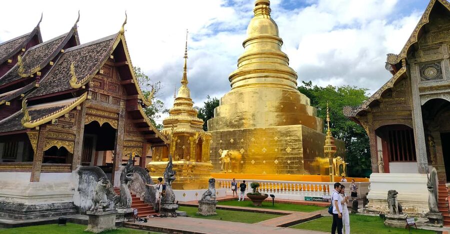Chiang Mai: Chiang Mai Old City Twilight Walking Tour - Wat Chedi Luang and the scale of old Chiang Mai