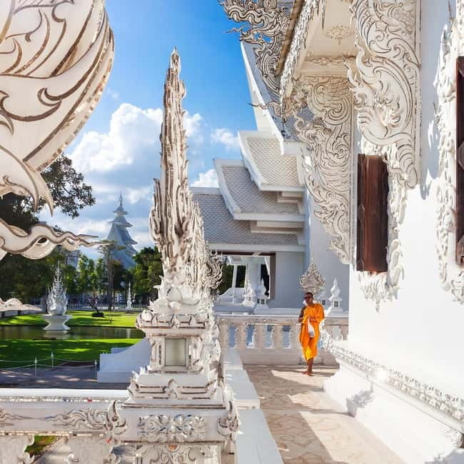 Chiang Mai: Chiang Rai Famous Temples & Hot Springs Day Trip - Wat Rong Suea Ten, the Blue Temple