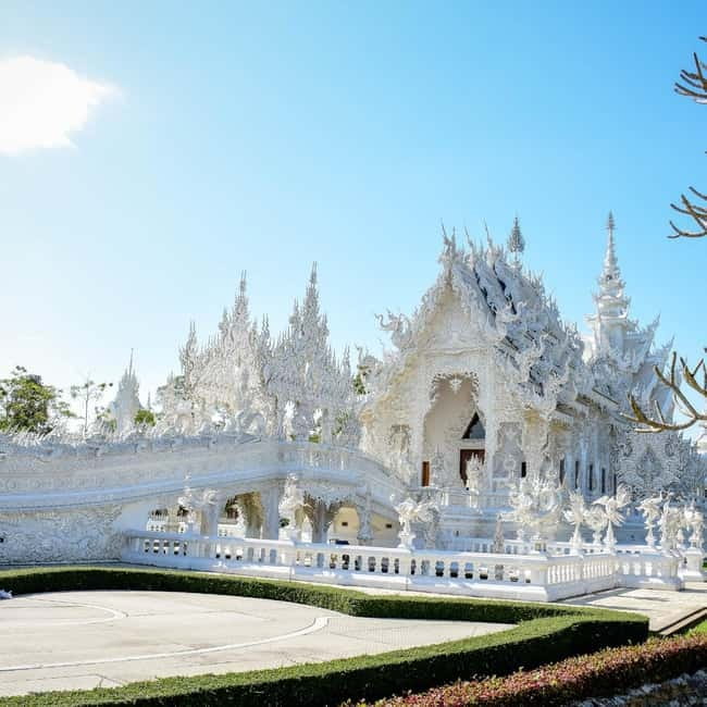 Chiang Mai: Chiang Rai Famous Temples & Hot Springs Day Trip - Lalitta Café and Huay Pla Kang Temple