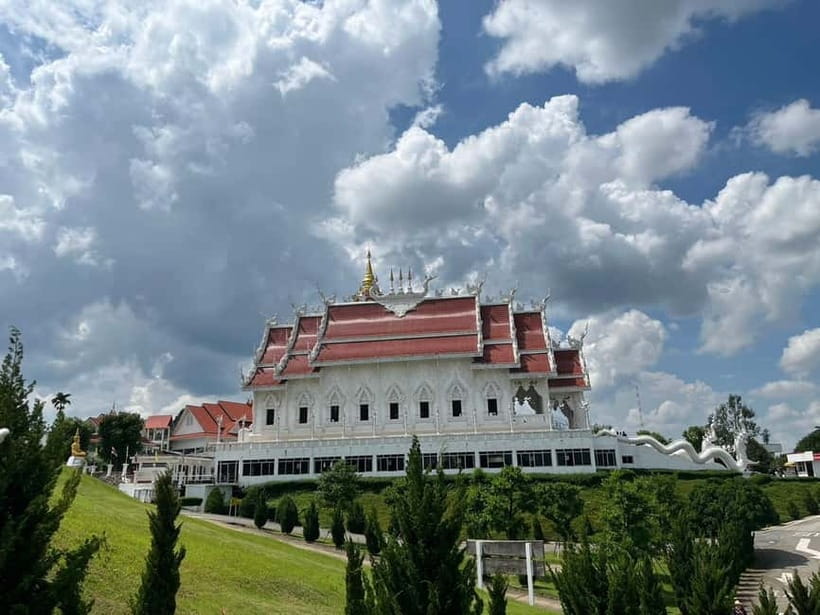 Chiang Mai: Chiang Rai Red, White, and Blue Temples day tour - The drive from Chiang Mai and the Mae Kachan hot spring
