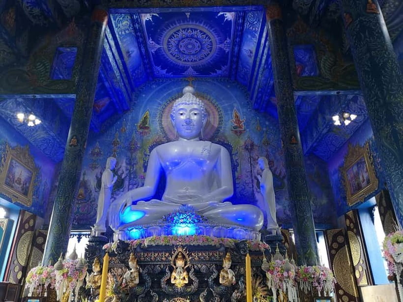 Chiang Mai: Chiang Rai Temples and Long-Neck Karen Village - What the small-group van means for your day