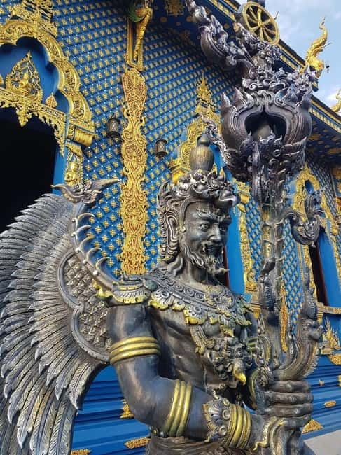 Chiang Mai: Chiang Rai Temples and Long-Neck Karen Village - Clothing, shoes, and the physical effort