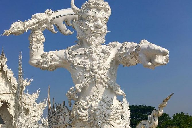 Chiang Mai-Chiang Rai:White+Black+Blue Temple+Golden Triangle+Boat Trip - The optional Longneck Karen village needs a careful decision