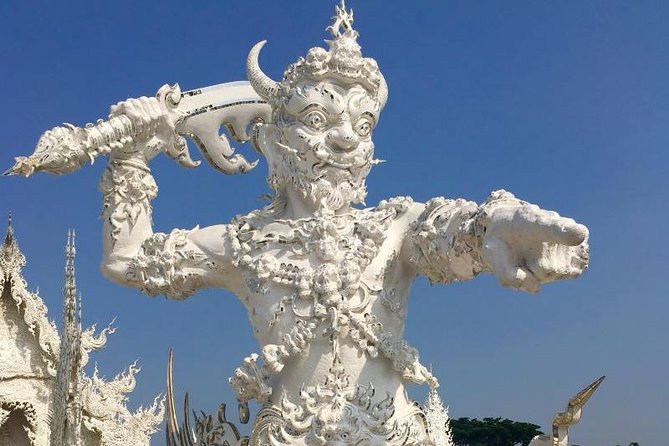 Chiang Mai-Chiang Rai:White-Black-Blue Temple-Golden Triangle-Keren-Boat Trip - Lunch at a local restaurant keeps the day moving