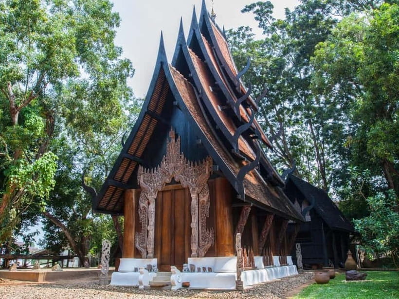 Chiang Mai: Chiang Rai White, Blue & Black Temples Day Tour - Baan Dam Museum and the dark art of Thawan Duchanee
