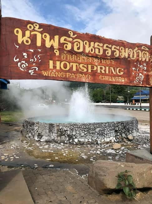 Chiang Mai: Chiang Rai White, Blue & Black Temples Day Tour - The Chiang Mai pickup and the road north