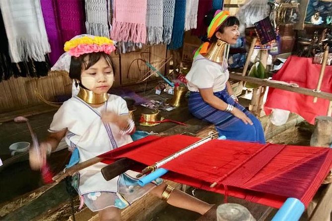 Chiang Mai-Chiang Rai: White Temple-Black Museum-Blue Temple - Six to seven hours on the road is the real price of Chiang Rai