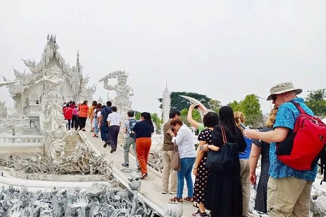 Chiang Mai-Chiang Rai: White Temple-Blue Temple-Lalita Cafe - Lunch, guiding, and what the price covers