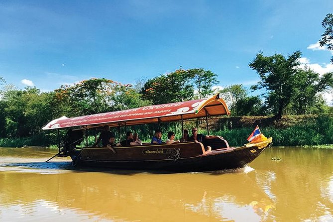 Chiang Mai City Life Style (Half day, No lunch) - The Sam-Lor ride along Thapae Road
