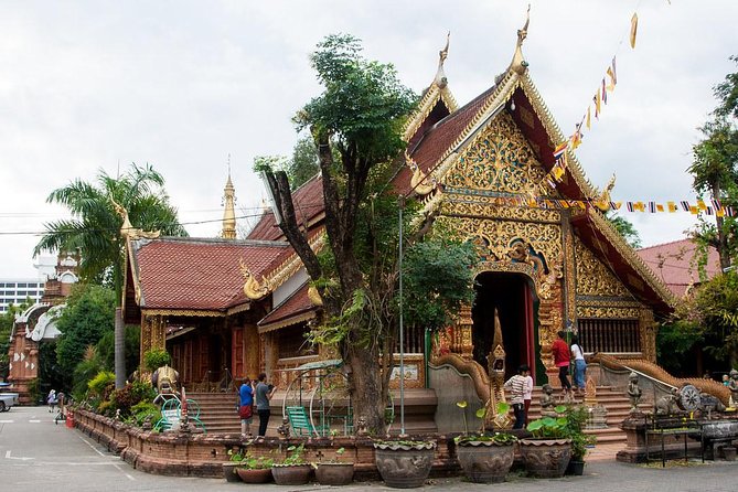 Chiang Mai City Life Style (Half day, No lunch) - Wat Phra Singh and Lanna art