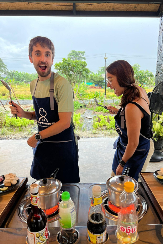 Chiang Mai Cooking Class - Meeting the chef and visiting the market