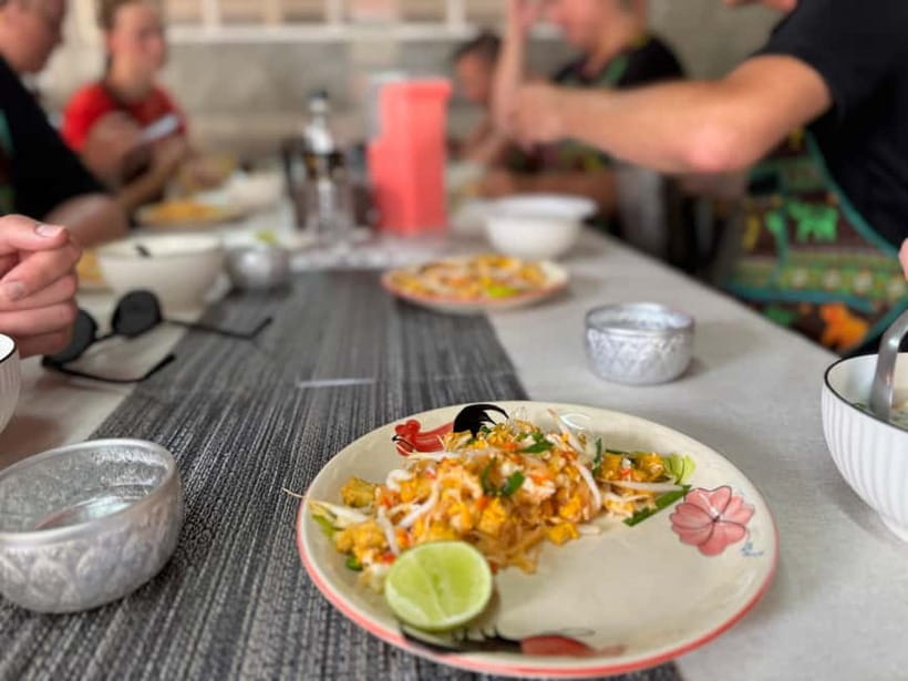 Chiang Mai: Cooking Class with Market and Pickup - Why the hands-on method works for beginners