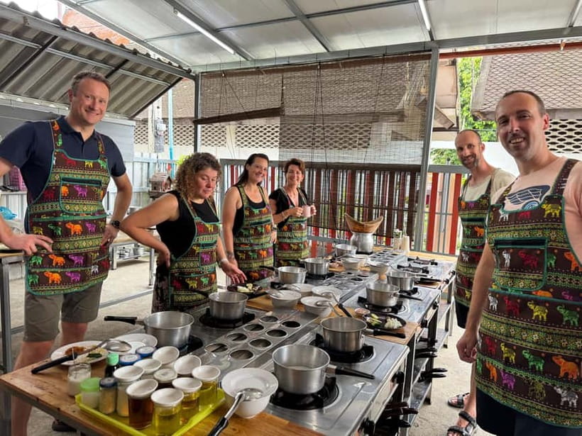 Chiang Mai: Cooking Class with Market and Pickup - Morning or evening session?