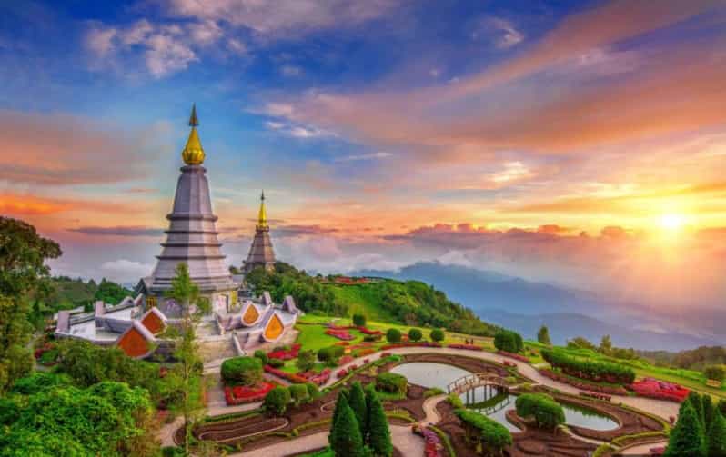 Chiang Mai: Doi Inthanon Park and Pha Dok Siew Hike Day Trip - Reaching the summit at 2,565 meters