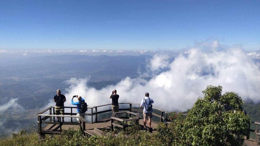 Chiang Mai: Doi Inthanon Park Day Trip with Kiw Mae Pan Hike - The Kings and Queens Pagodas