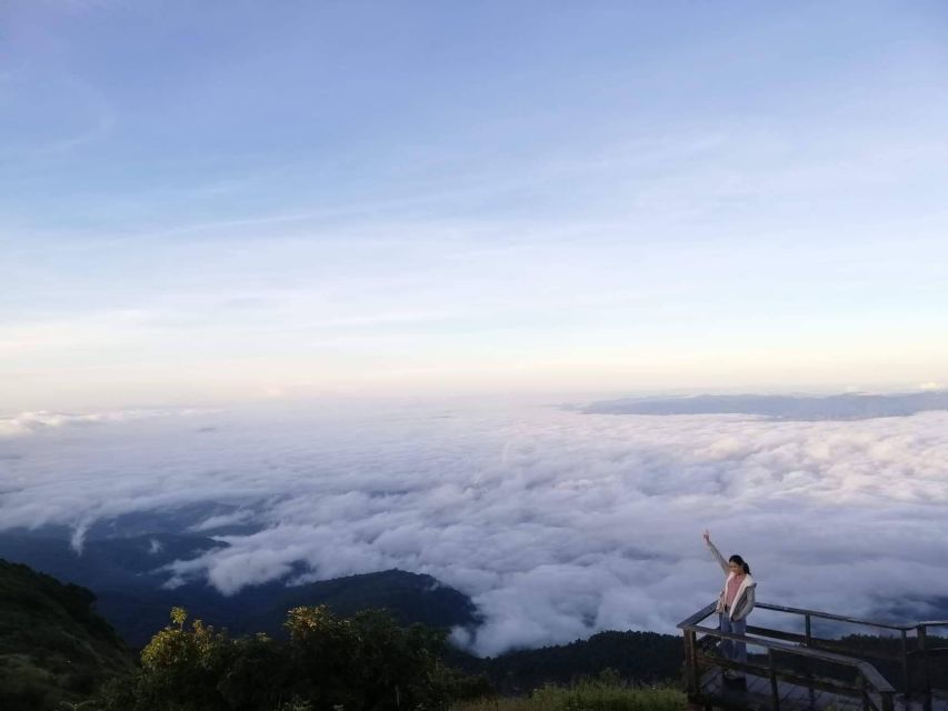 Chiang Mai: Doi Inthanon Park Day Trip with Kiw Mae Pan Hike - The 2,565-meter summit: impressive number, modest view