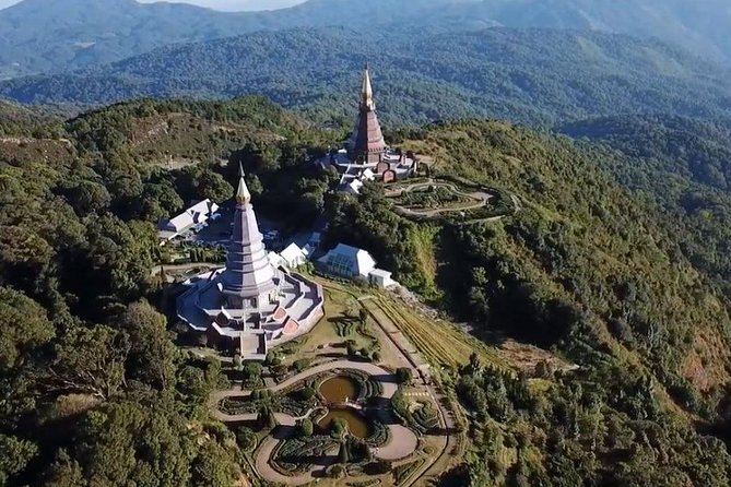 CHIANG MAI: Doi Inthanon-Trekking Pha Dok Seaw-Waterfall-Lunch - Twin Pagodas and the Hmong hill-tribe market