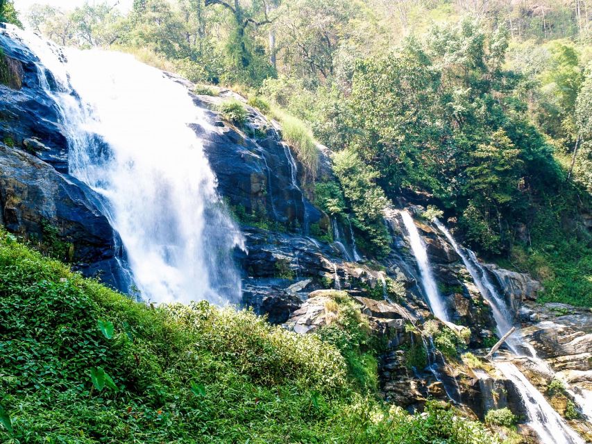 Chiang Mai: Doi Inthanon, Waterfalls, & Tribal Villages Tour - The King and Queen Pagodas require respectful clothing