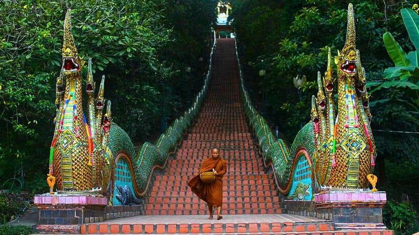 Chiang Mai: Doi Suthep and Wat Pha Lat Temple Evening Tour - The 306 steps to Wat Phra That Doi Suthep