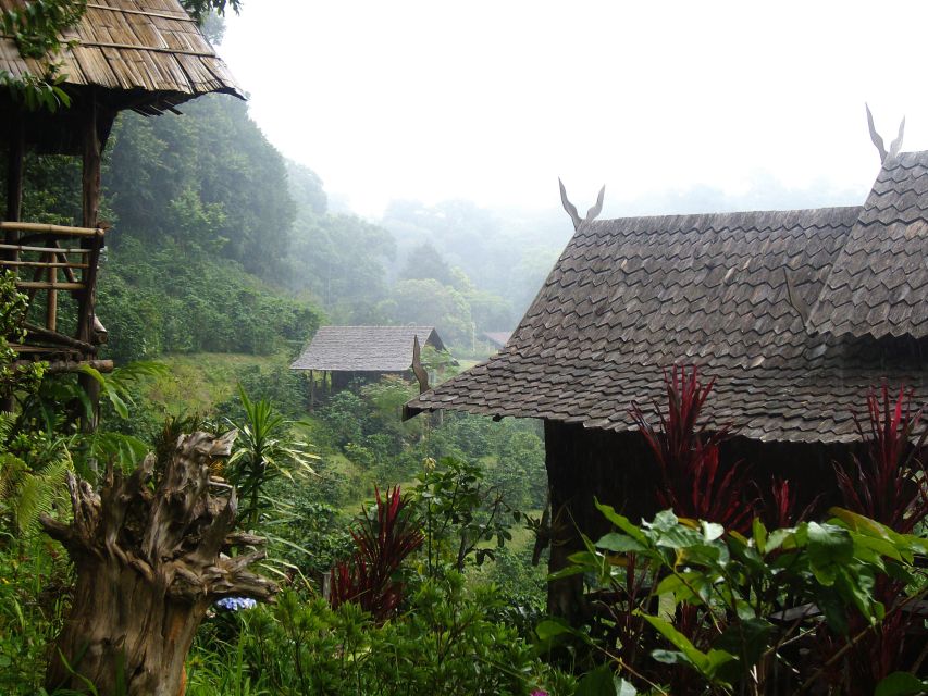 Chiang Mai: Doi Suthep National Park Leisure Hiking & Biking - Wat Pha Lat offers a quieter temple stop
