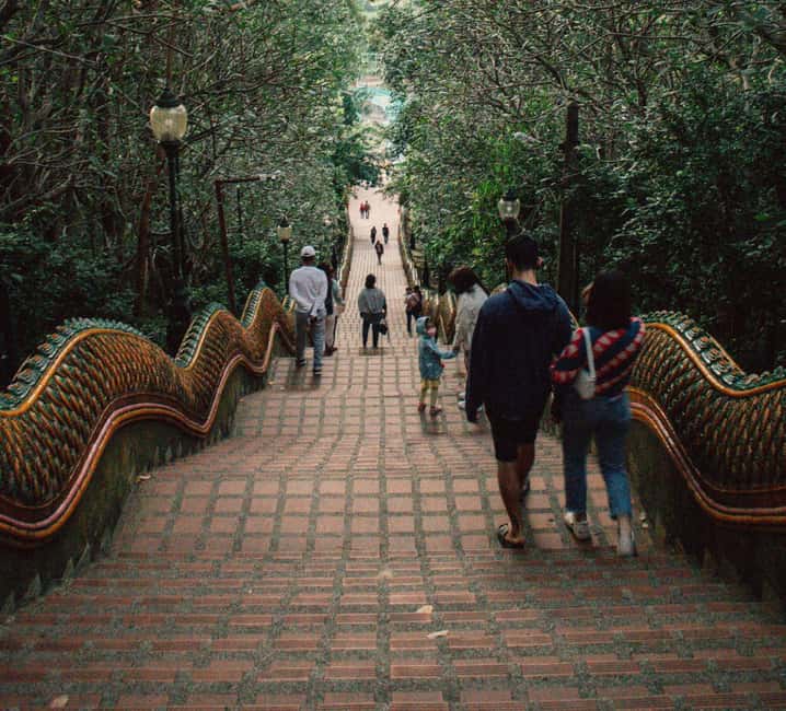 Chiang Mai: Doi Suthep Temple Guided Tour - Meeting the naga guardians at the staircase