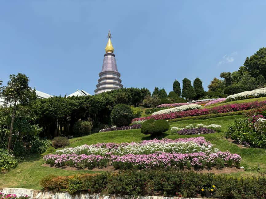Chiang Mai: Doi Suthep Temple Guided Tour - The golden pagoda and the Buddha relic