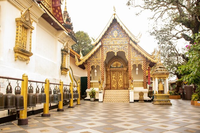Chiang Mai - Doi Suthep Temple & Wat Pha Lat Hike - What you see inside Doi Suthep