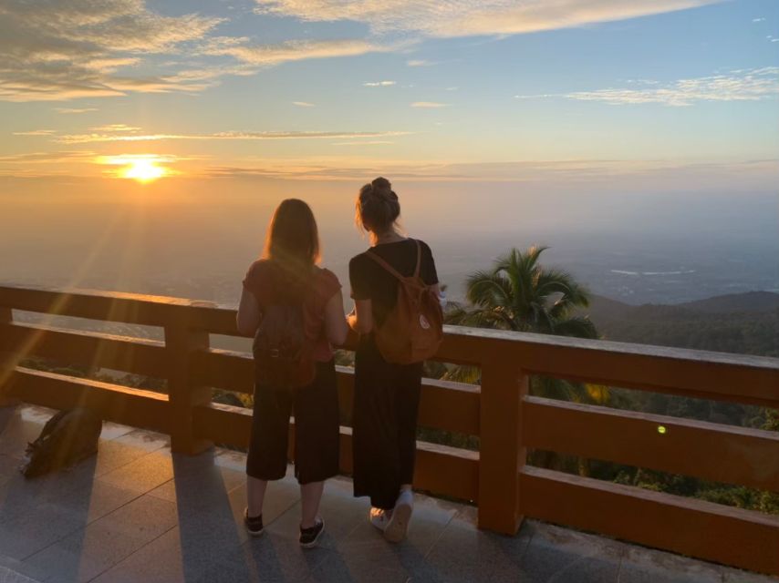 Chiang Mai: Doi Suthep, Wat Umong, and Pha Lat Sunrise Tour - Walking to Wat Pha Lat, the Hidden Temple