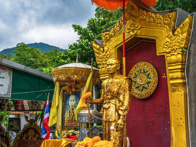 Chiang Mai: Doi Suthep, Wat Umong, and Pha Lat Sunrise Tour - Wat Umong’s tunnels and 700 years of quiet
