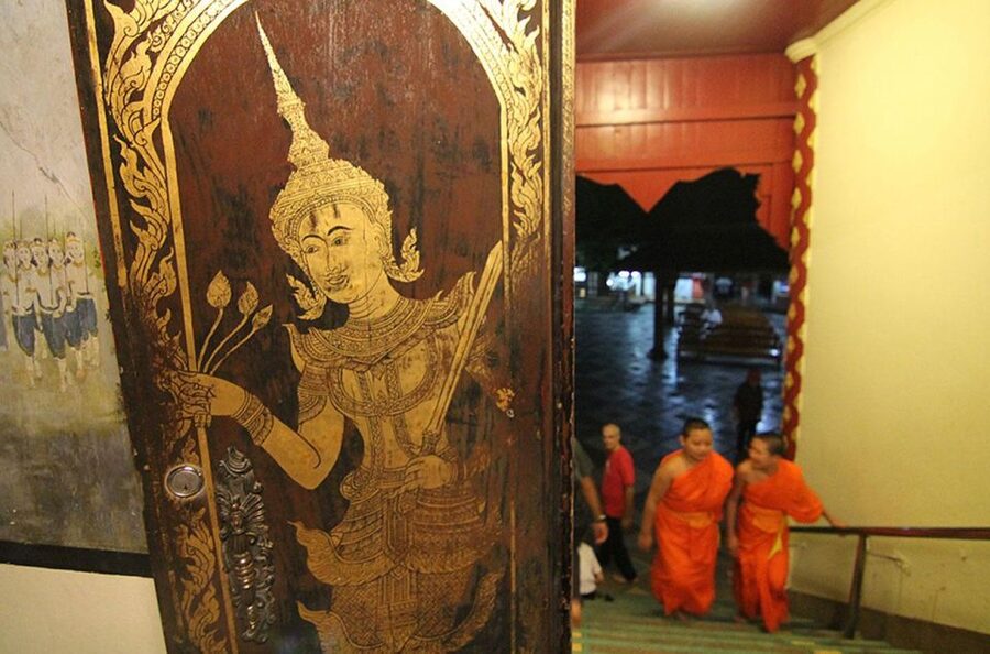 Chiang Mai: Doi Suthep & Wat Umong Twilight Tour with Pickup - Practical preparation for the 5 PM pickup