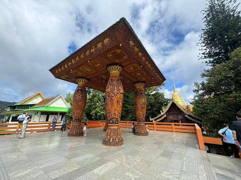 Chiang Mai: Elephant Sanctuary, Monk Trail & Doi Suthep Tour - What the guide adds to the day