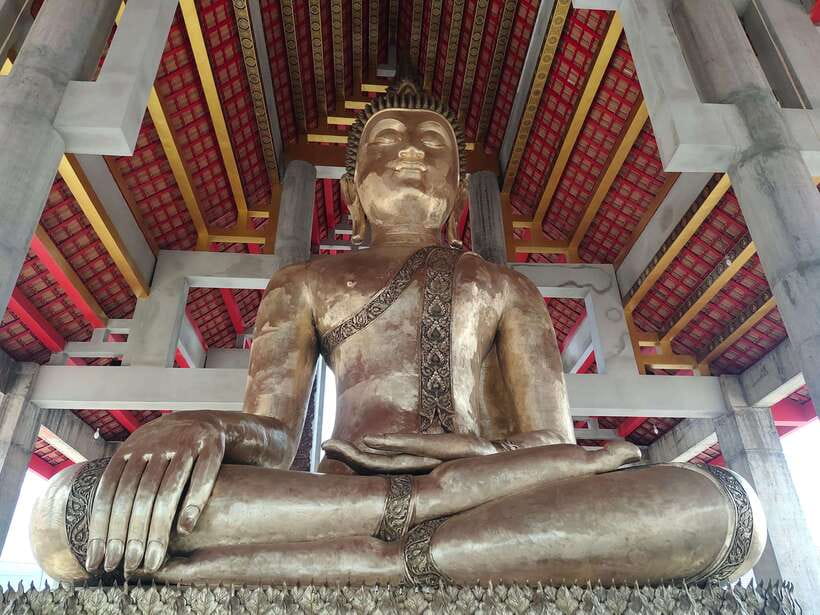 Chiang Mai: Elephants, Sticky Waterfalls, Market and Temple - Local lunch before the elephant visit