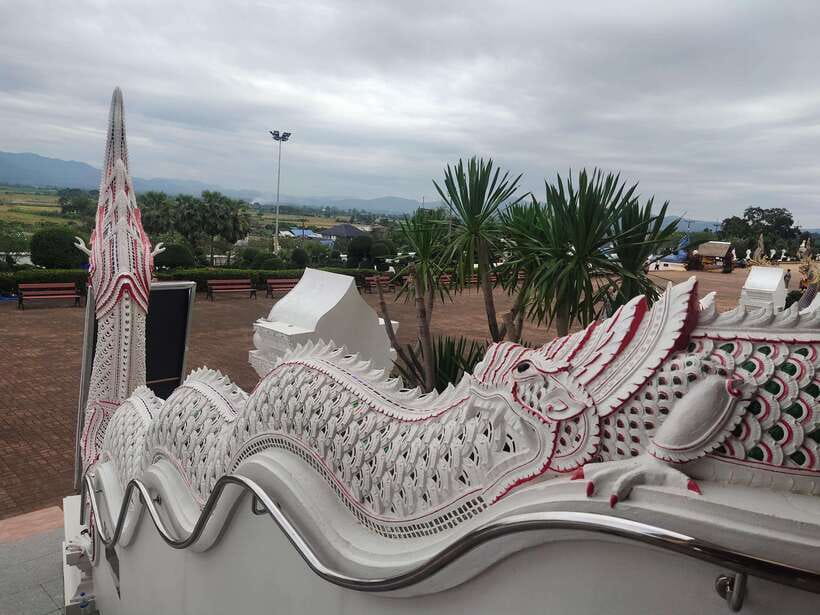 Chiang Mai: Elephants, Sticky Waterfalls, Market and Temple - The guide can make or break the day