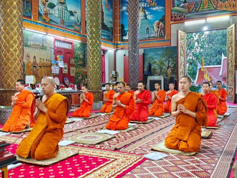 Chiang Mai: Evening Chanting & Meditation - Settling into the temple grounds
