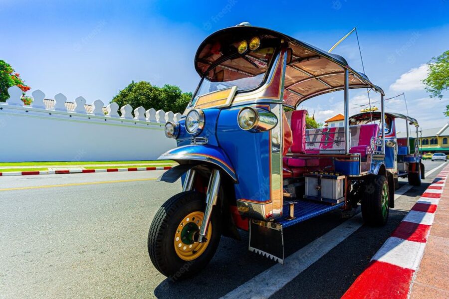 Chiang Mai: Exploration of Old City by Private Tuk-Tuk - Mueang Mai Market and Warorot Market