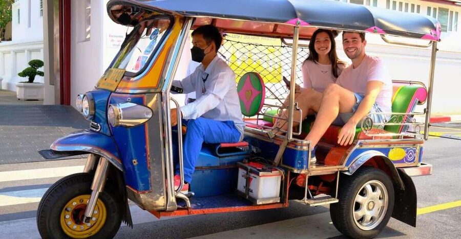Chiang Mai: Exploration of Old City by Private Tuk-Tuk - Wat Chedi Luang and the great brick chedi